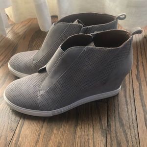 Linea Paolo sneaker wedges Size 9M